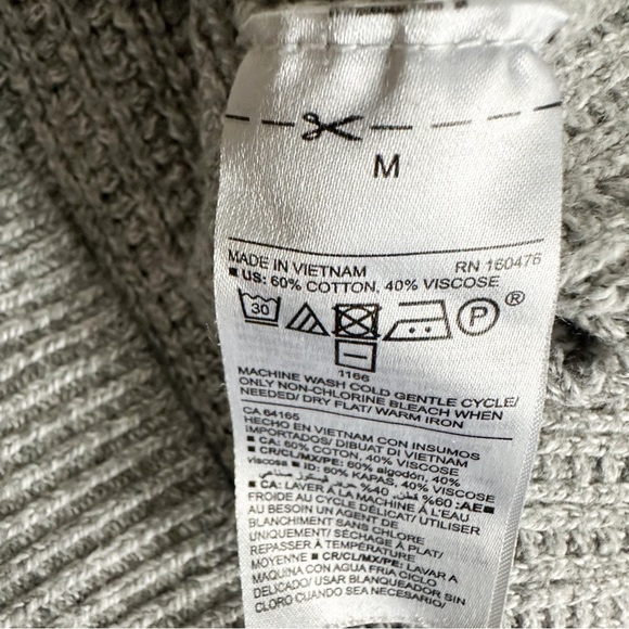 Old Navy waffle grey sweater - Picture 5 of 6